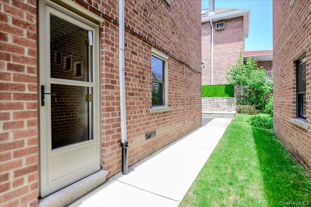 1183 Neill Avenue, Bronx, NY 10461