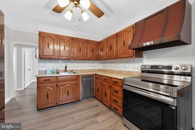 204 SHARON PARK DR, Folcroft, PA 19032