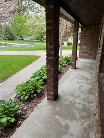11145 Lake Circle North Street, Saginaw, MI 48609