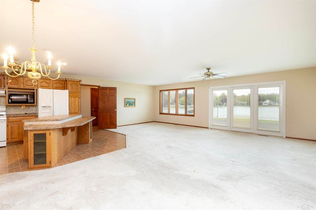11145 Lake Circle North Street, Saginaw, MI 48609