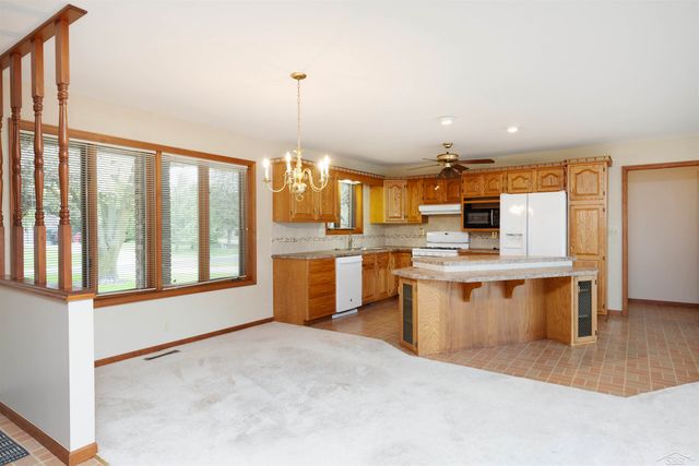 11145 Lake Circle North Street, Saginaw, MI 48609