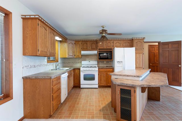 11145 Lake Circle North Street, Saginaw, MI 48609
