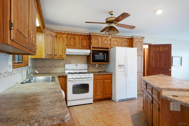 11145 Lake Circle North Street, Saginaw, MI 48609