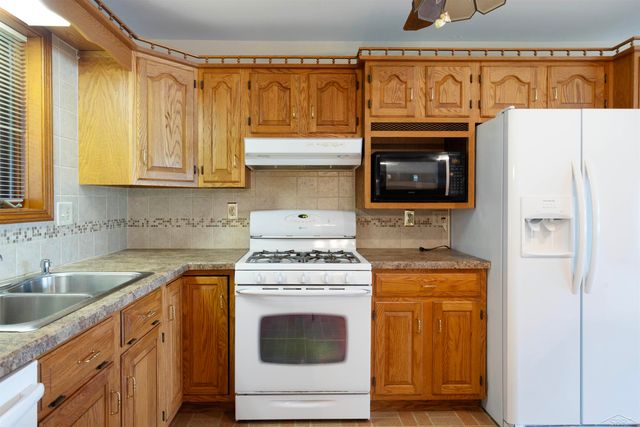 11145 Lake Circle North Street, Saginaw, MI 48609