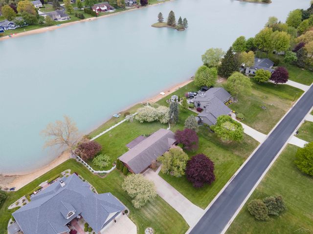 11145 Lake Circle North Street, Saginaw, MI 48609