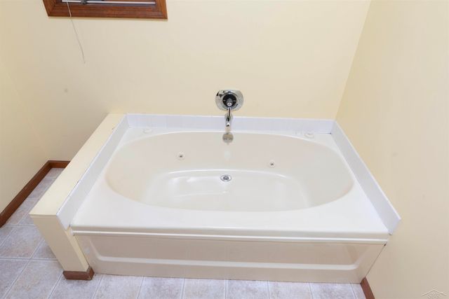 11145 Lake Circle North Street, Saginaw, MI 48609