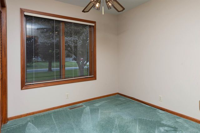 11145 Lake Circle North Street, Saginaw, MI 48609