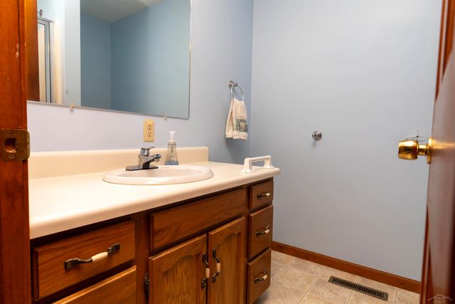 11145 Lake Circle North Street, Saginaw, MI 48609