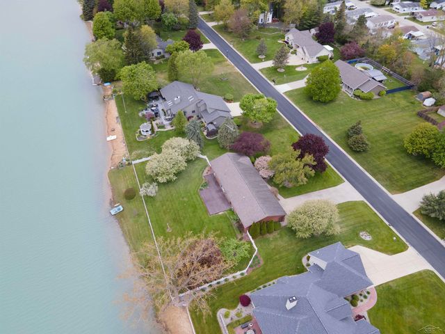11145 Lake Circle North Street, Saginaw, MI 48609