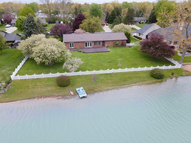 11145 Lake Circle North Street, Saginaw, MI 48609