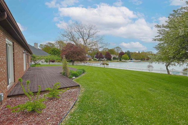 11145 Lake Circle North Street, Saginaw, MI 48609