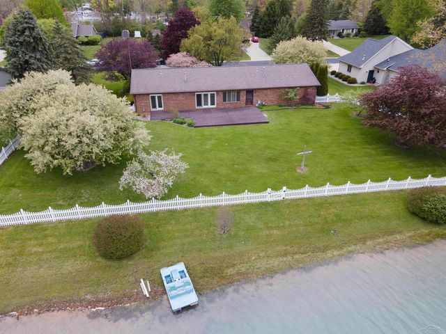 11145 Lake Circle North Street, Saginaw, MI 48609