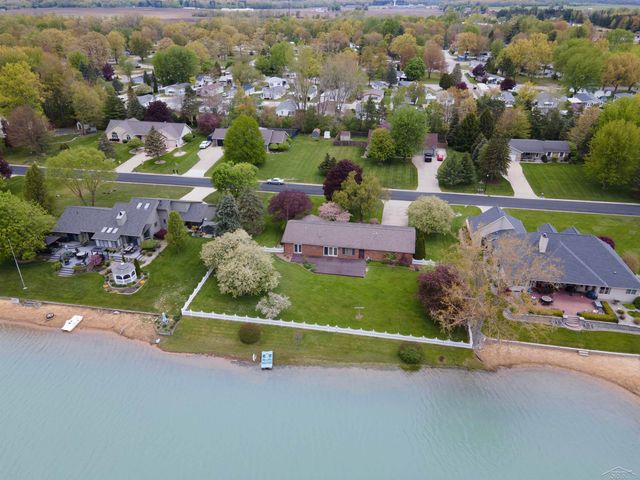 11145 Lake Circle North Street, Saginaw, MI 48609