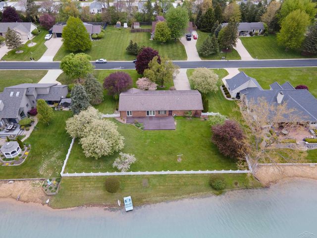 11145 Lake Circle North Street, Saginaw, MI 48609