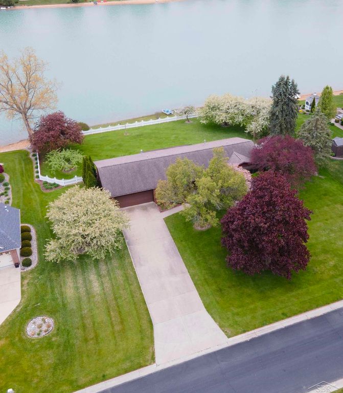 11145 Lake Circle North Street, Saginaw, MI 48609