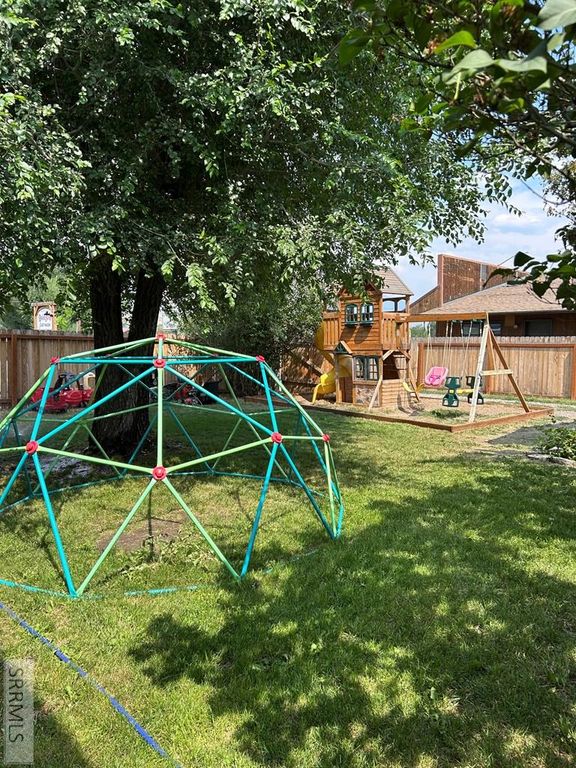 Image 3 of property listing at 1213 Main Street, Salmon, ID 83467