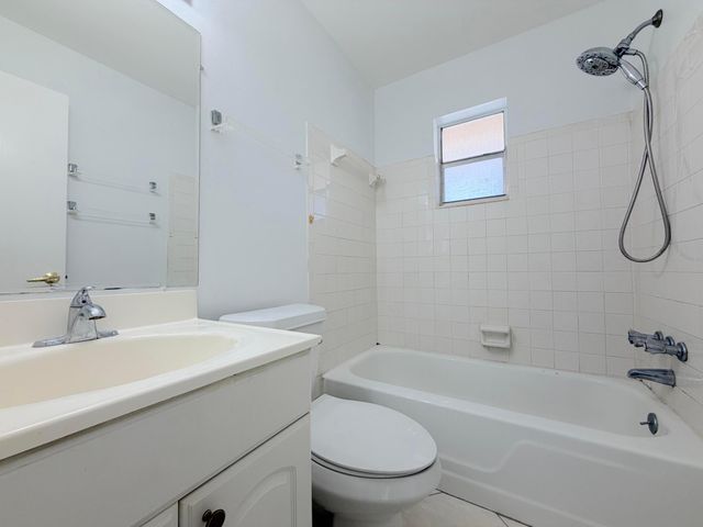 2704 Knight Lane, Delray Beach, FL 33445