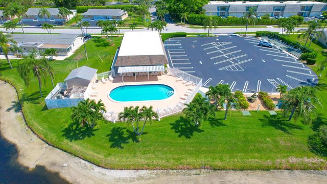 2704 Knight Lane, Delray Beach, FL 33445