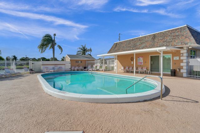 2704 Knight Lane, Delray Beach, FL 33445