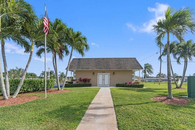 2704 Knight Lane, Delray Beach, FL 33445