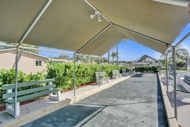 2704 Knight Lane, Delray Beach, FL 33445