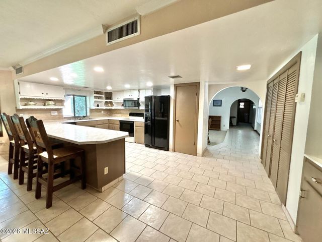 8520 N Aspen Avenue, Tucson, AZ 85704