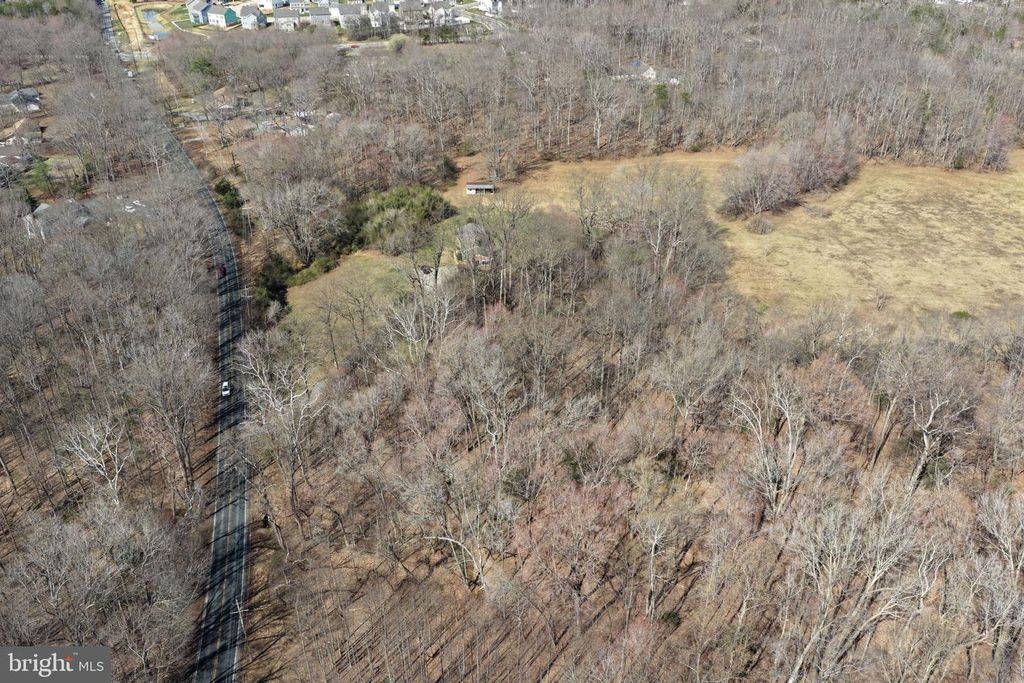 Image 10 of property listing at 8710 BILLINGSLEY RD, White Plains, MD 20695