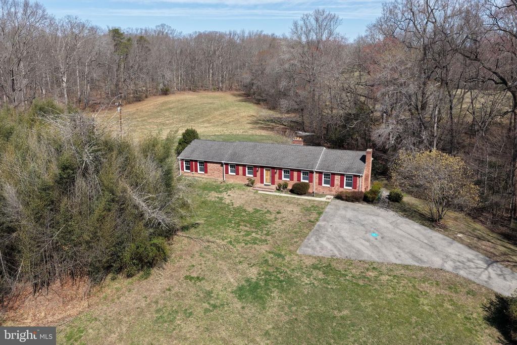 Image 4 of property listing at 8710 BILLINGSLEY RD, White Plains, MD 20695