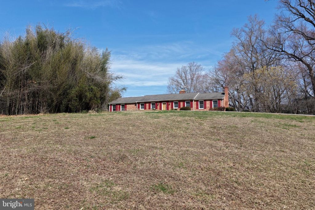 Image 6 of property listing at 8710 BILLINGSLEY RD, White Plains, MD 20695