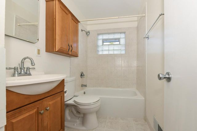 1117 S 107th STREET, West Allis, WI 53214