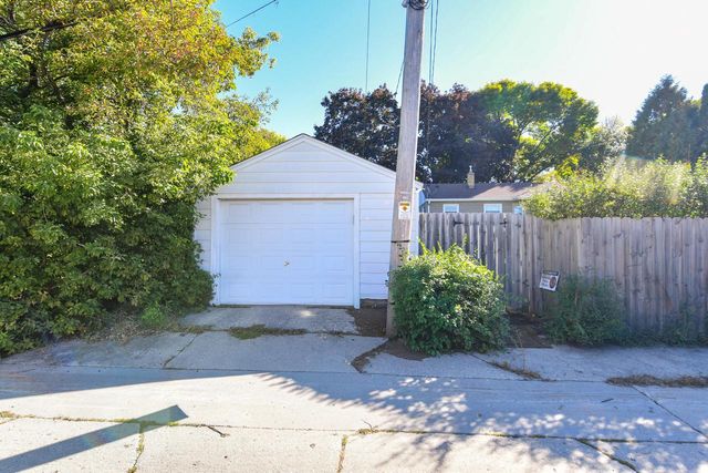 1117 S 107th STREET, West Allis, WI 53214