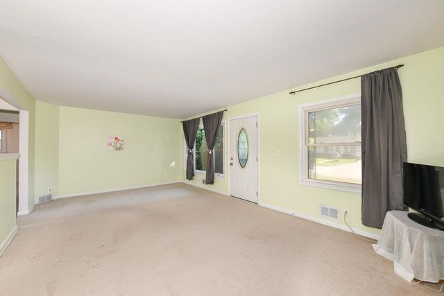1117 S 107th STREET, West Allis, WI 53214