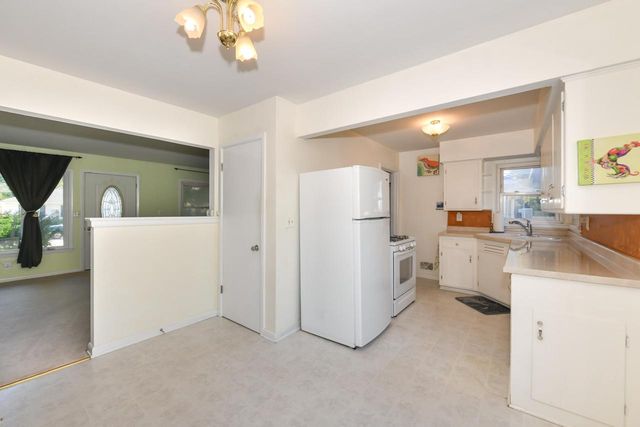 1117 S 107th STREET, West Allis, WI 53214
