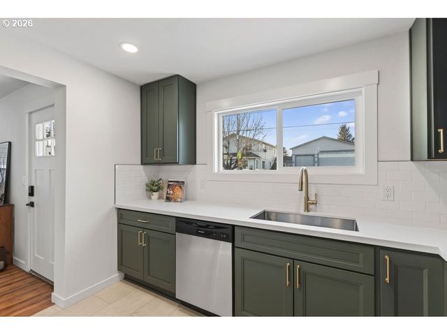 8736 N HAVEN Ave, Portland, OR 97203