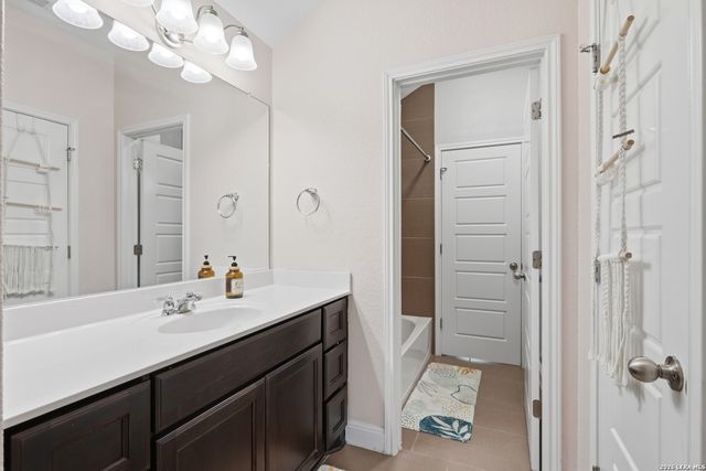 229 bee caves, Cibolo, TX 78108