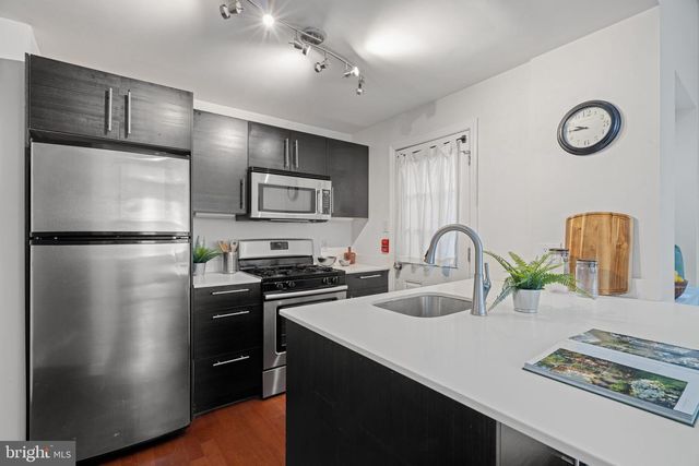 802 N 16TH ST, Philadelphia, PA 19130