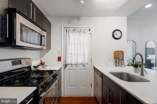 802 N 16TH ST, Philadelphia, PA 19130