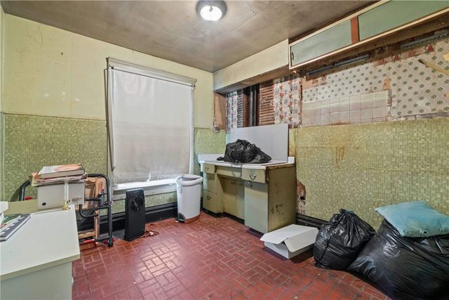 971 Thompson Ave, Donora, PA 15033