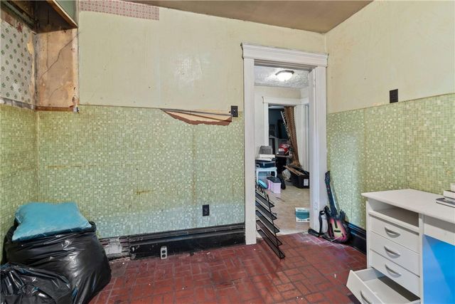 971 Thompson Ave, Donora, PA 15033