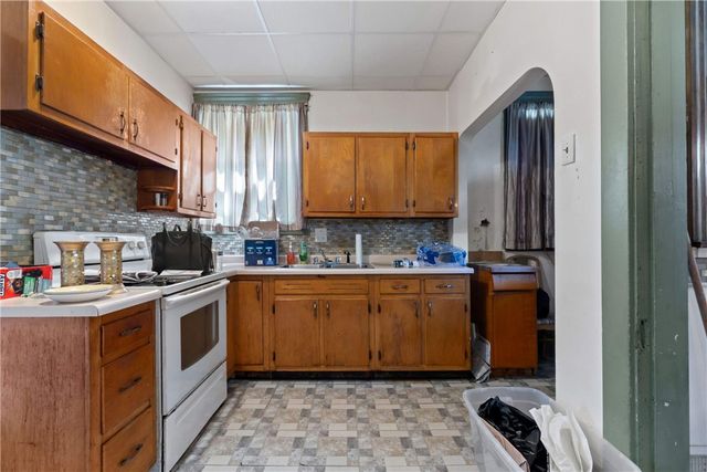 971 Thompson Ave, Donora, PA 15033