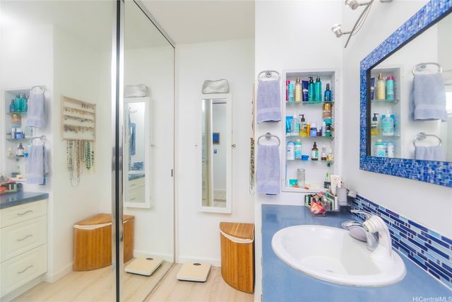 2600 Pualani Way 1201, Honolulu, HI 96815