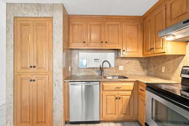 109 Highwood Drive 109, Franklin, MA 02038