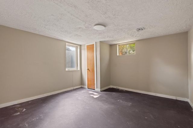 180 BENNETT Avenue, Council Bluffs, IA 51503