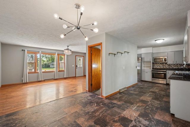 180 BENNETT Avenue, Council Bluffs, IA 51503