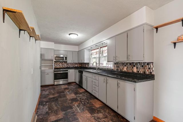 180 BENNETT Avenue, Council Bluffs, IA 51503