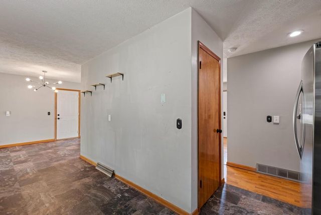 180 BENNETT Avenue, Council Bluffs, IA 51503