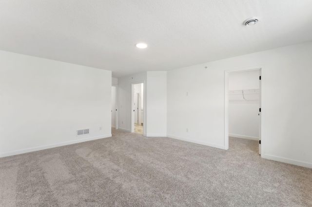 4050 Hayward Avenue N, Oakdale, MN 55128