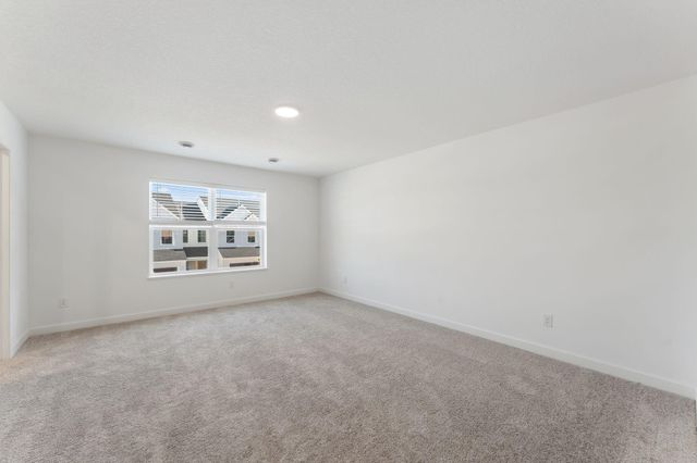 4050 Hayward Avenue N, Oakdale, MN 55128