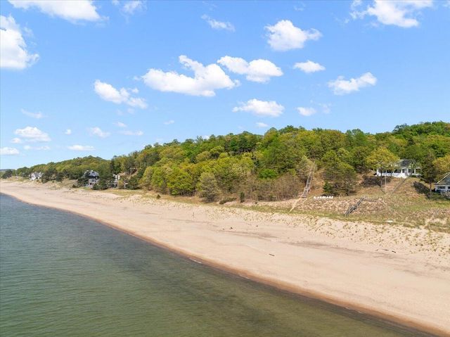 690 Dunegrass Circle Drive, Saugatuck, MI 49453