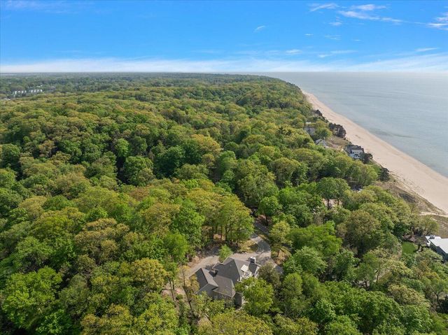 690 Dunegrass Circle Drive, Saugatuck, MI 49453